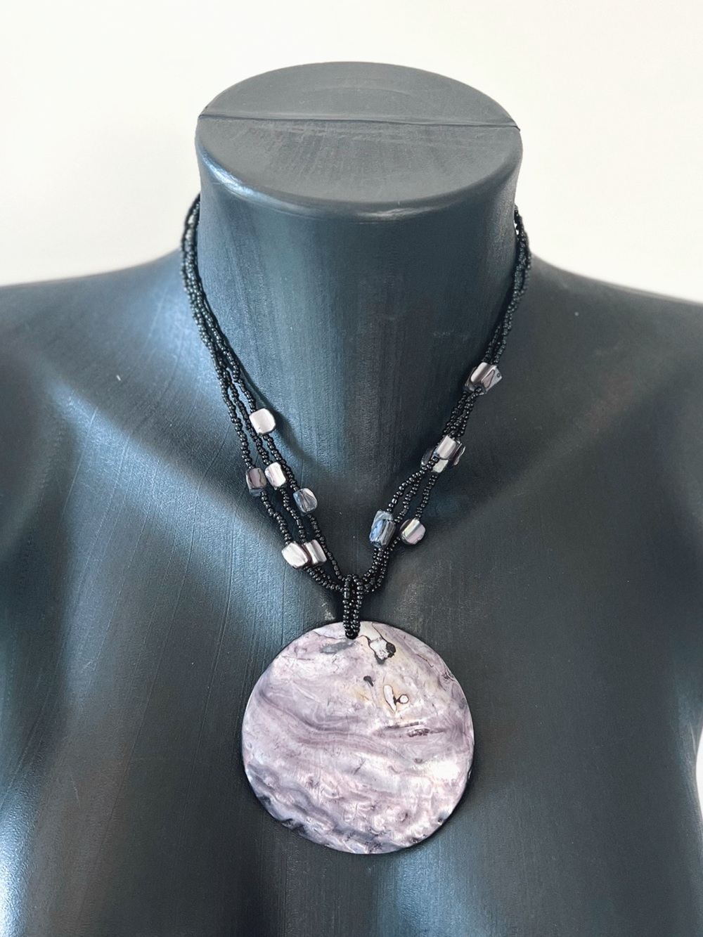 Vintage | Shell Pendant Beaded Necklace